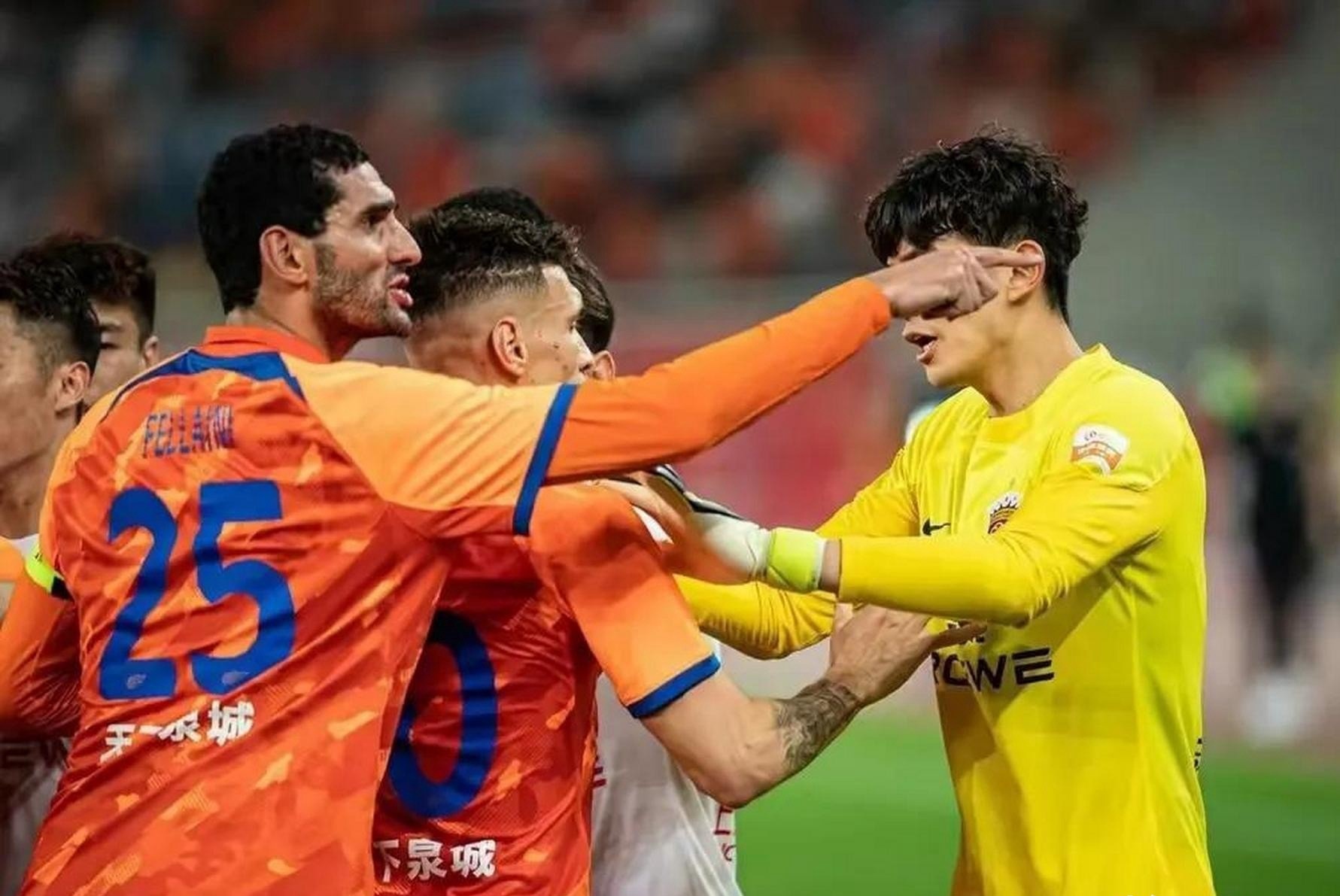 包含爆冷！足球强队意外出局震惊全场的词条