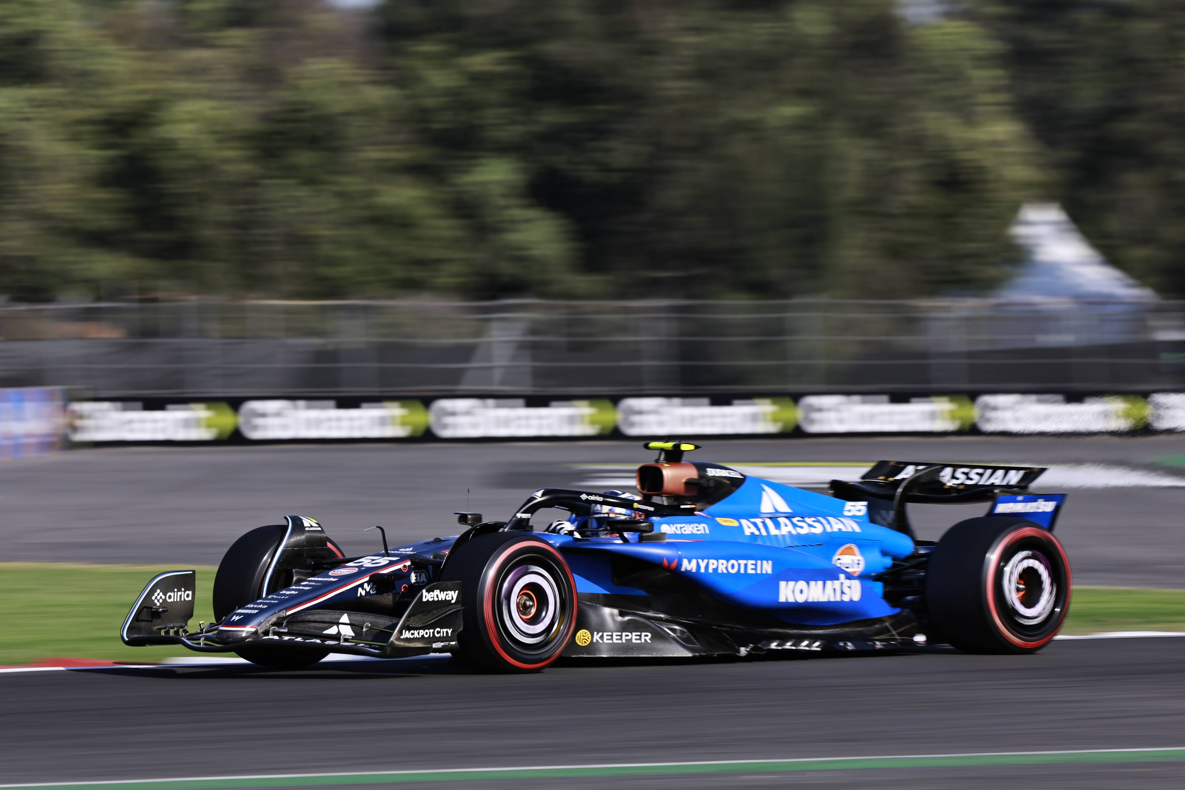 开云体育中国-红牛车队绝杀法拉利，塞恩斯关键制胜的简单介绍