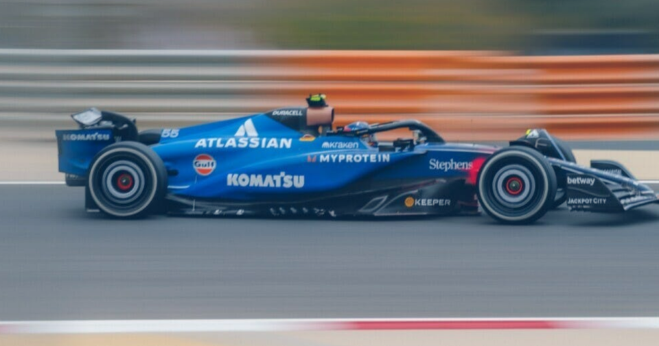 开云sport-迈凯伦险胜哈斯车队，塞恩斯刷新纪录