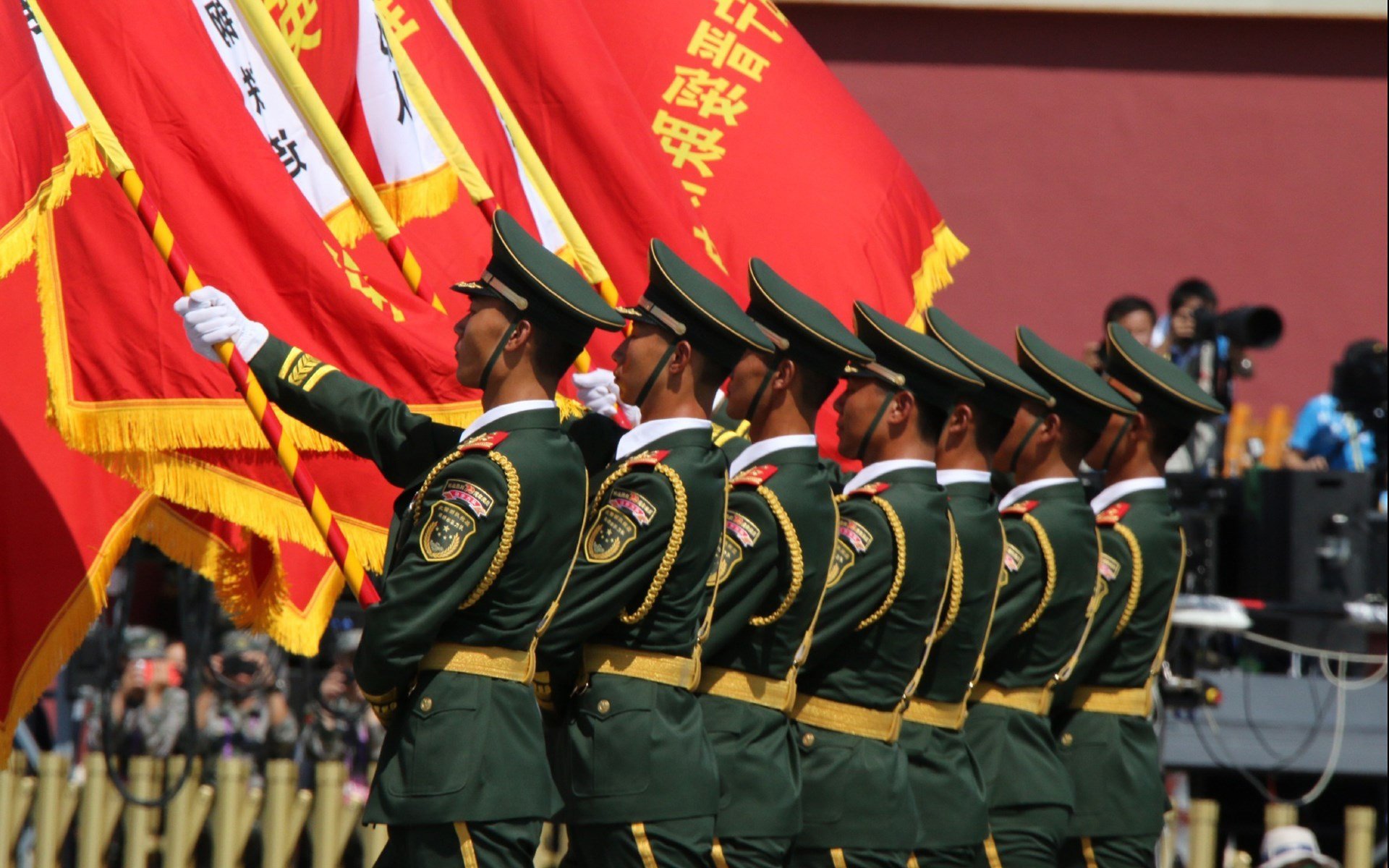 年度焦点之战，乌克兰劲旅基辅迪纳摩击溃AC米兰，欧洲足坛震撼一幕