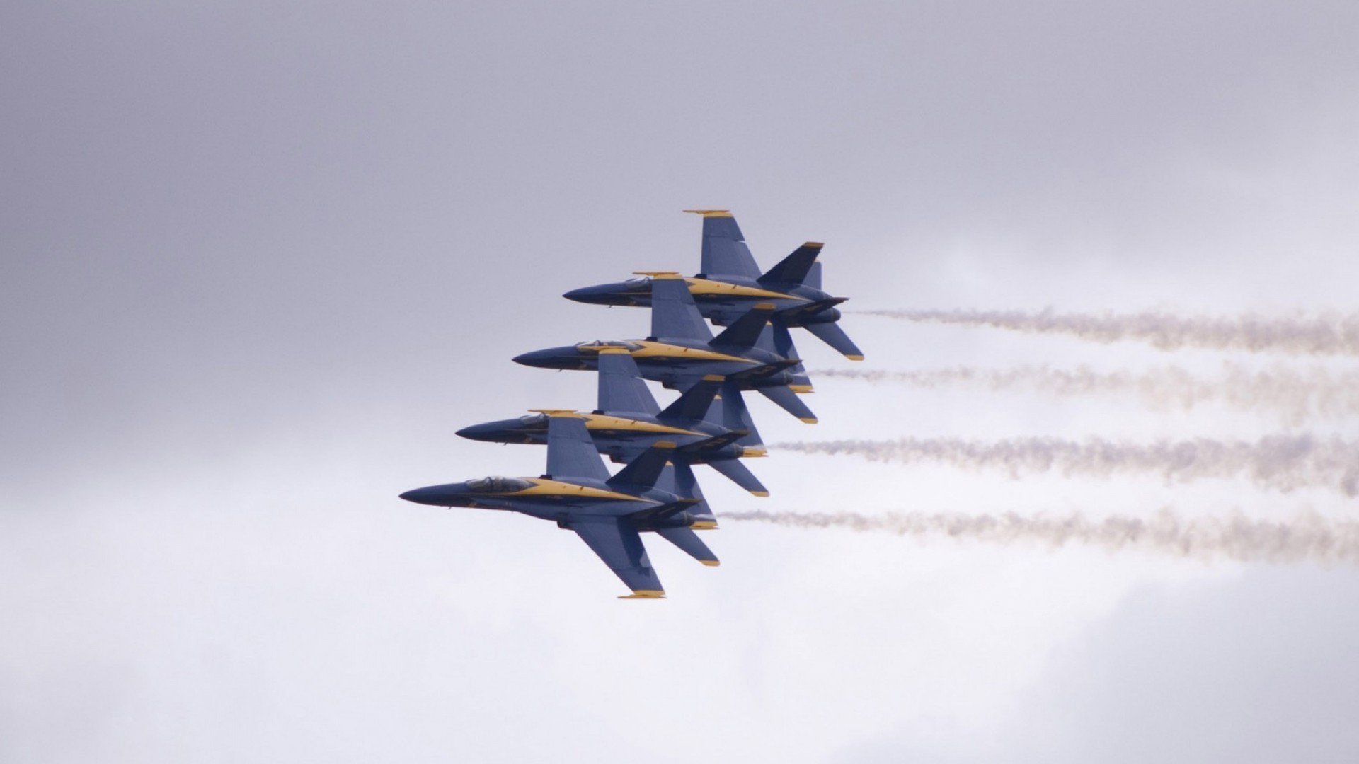 新狼王登基,爱德华兹在NBA季后赛之夜扛起整座明尼苏达