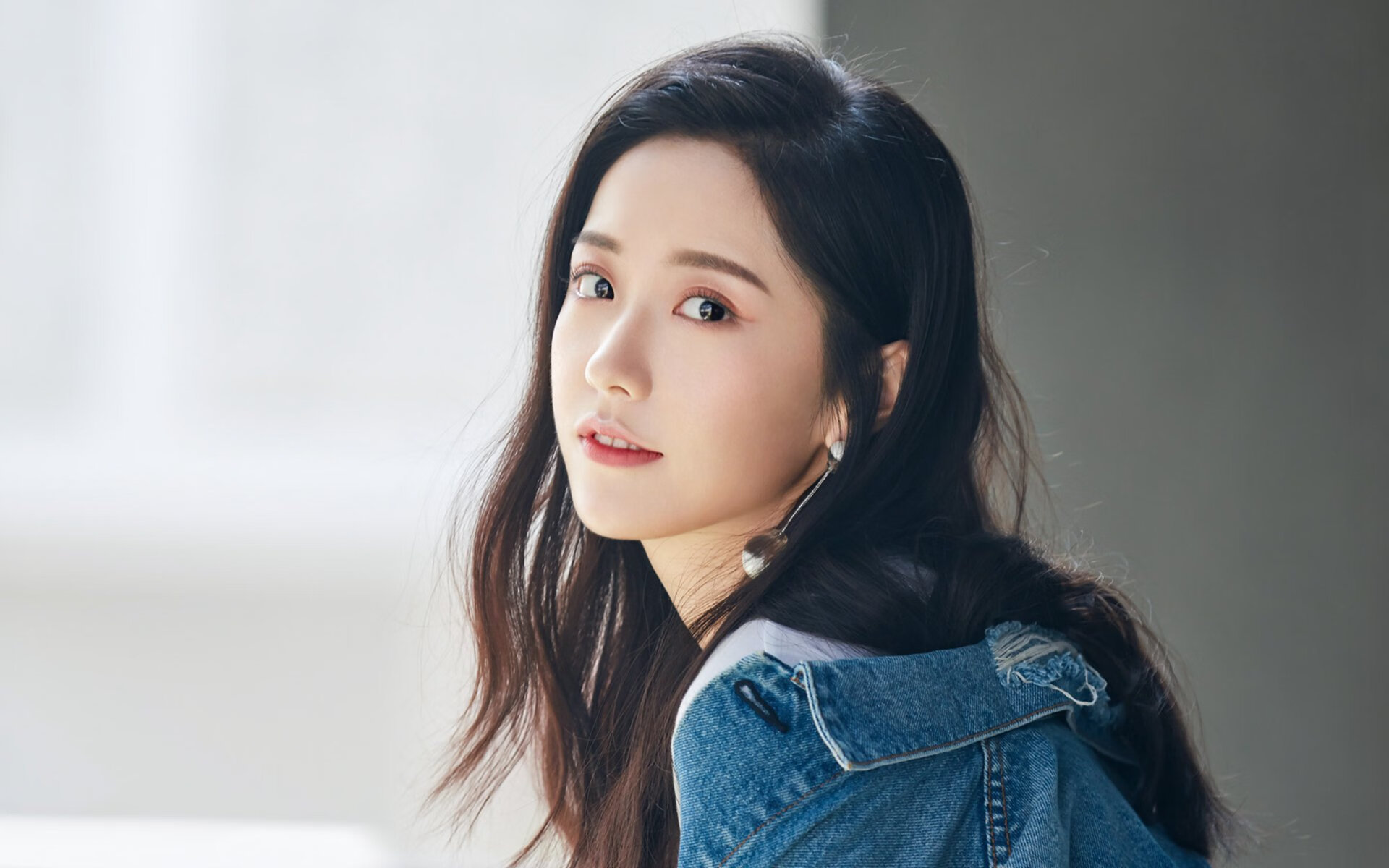 库里导演跨洋击溃，步行者血性一战撕碎深圳防线，末节19分诠释关键先生本色