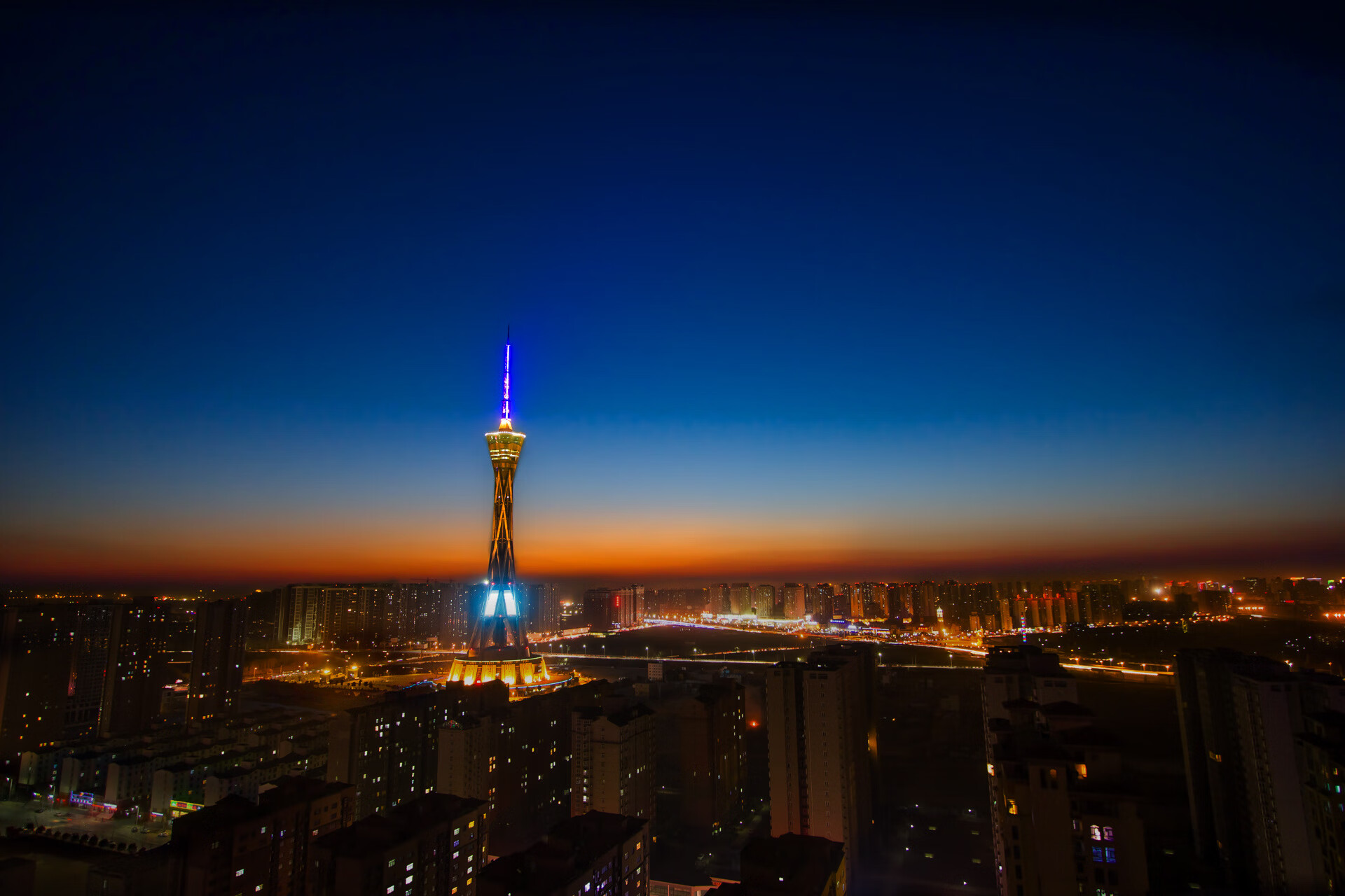 开云体育-极速与坚守，街头与球场的双重变奏